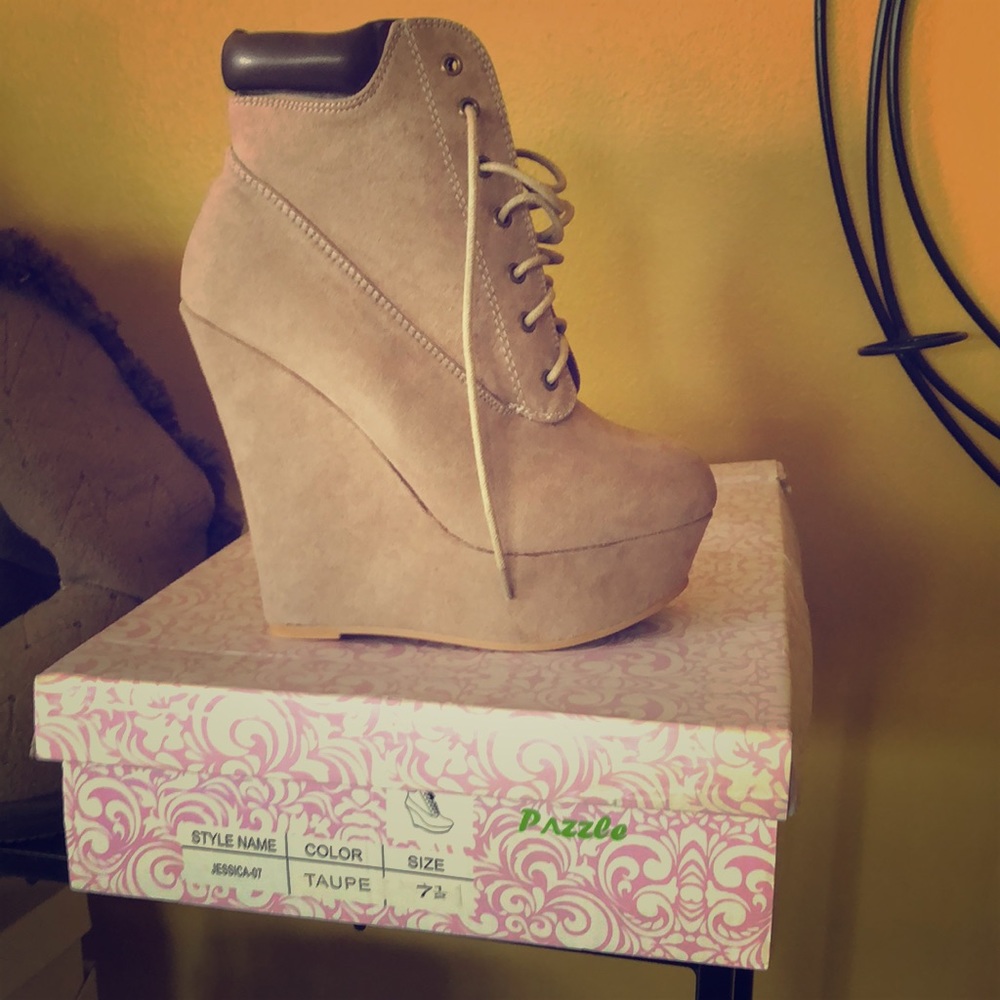 Wedge boots